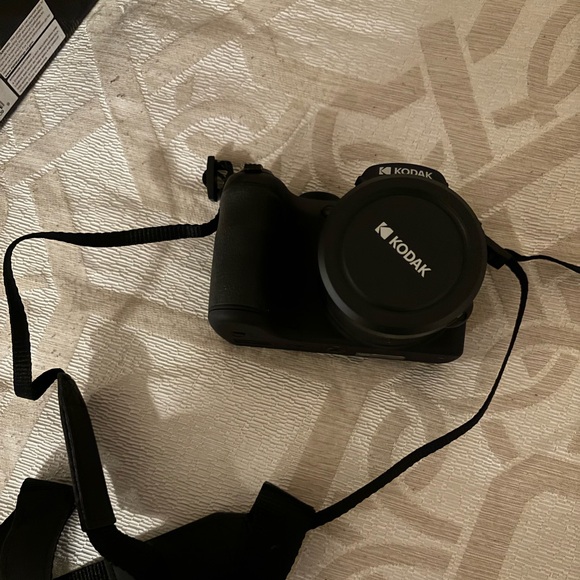 Like-New Kodak PixPro AZ255 Digital Camera - Picture 9 of 15